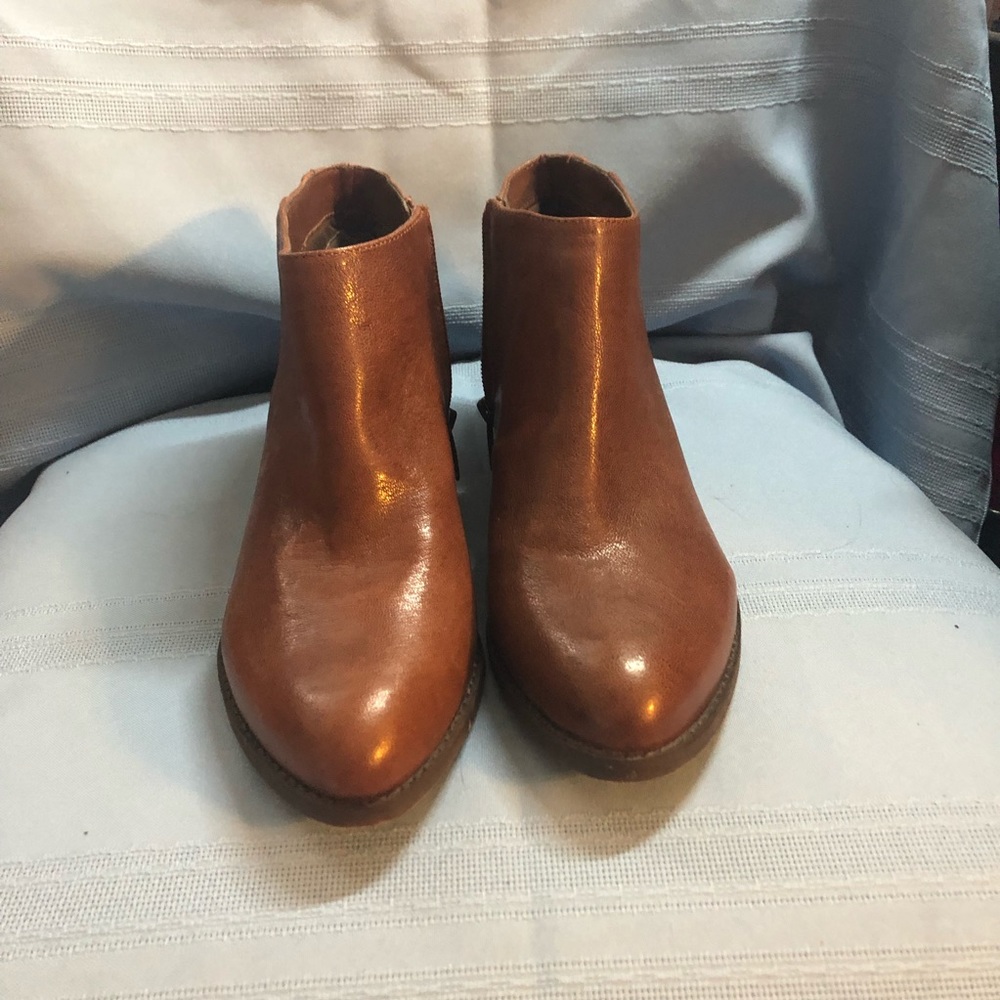 Size 9 Vince Camuto booties